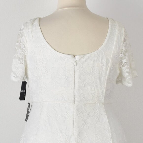 Torrid Ivory Lace Short Sleeve Fit & Flare Wedding Dress NEW - 22 - Picture 3 of 12